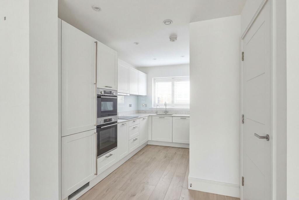 House in Tunbridge Wells, Hawkenbury - View 3