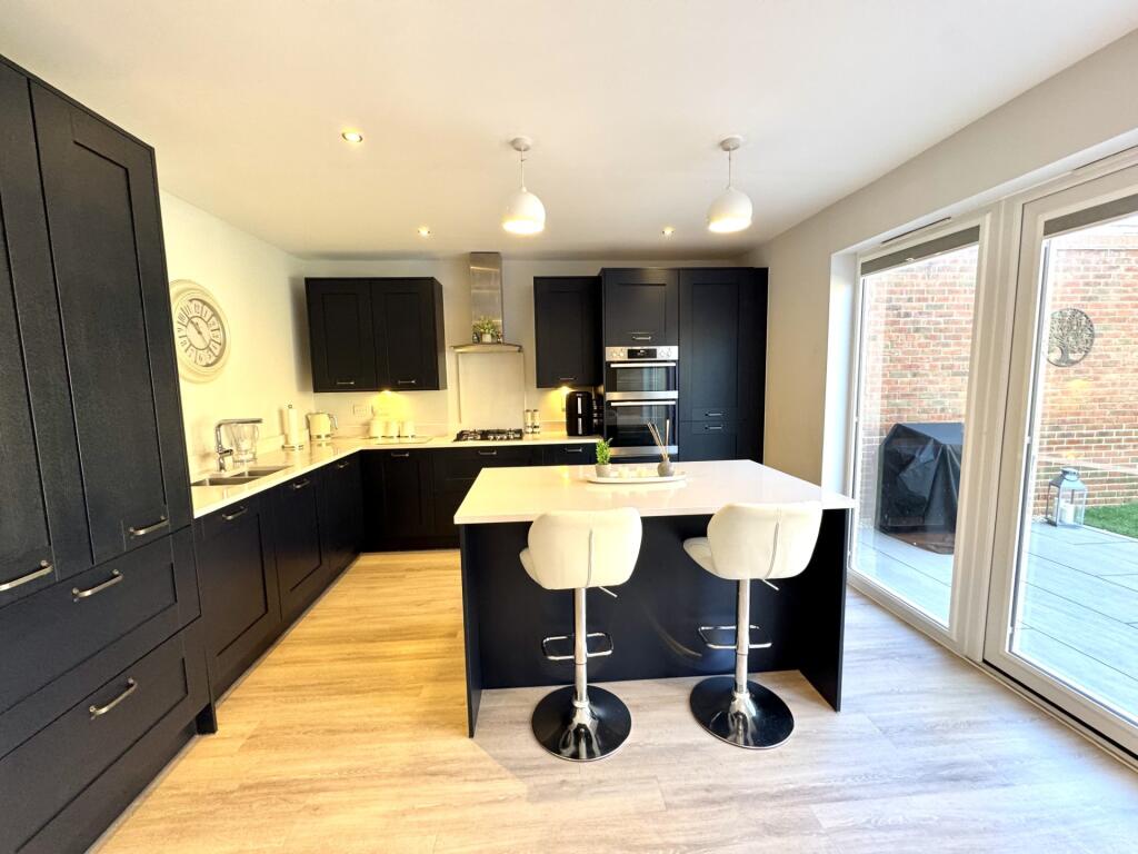 House in Basingstoke and Deane, Little Basing, Riverdene - View 5