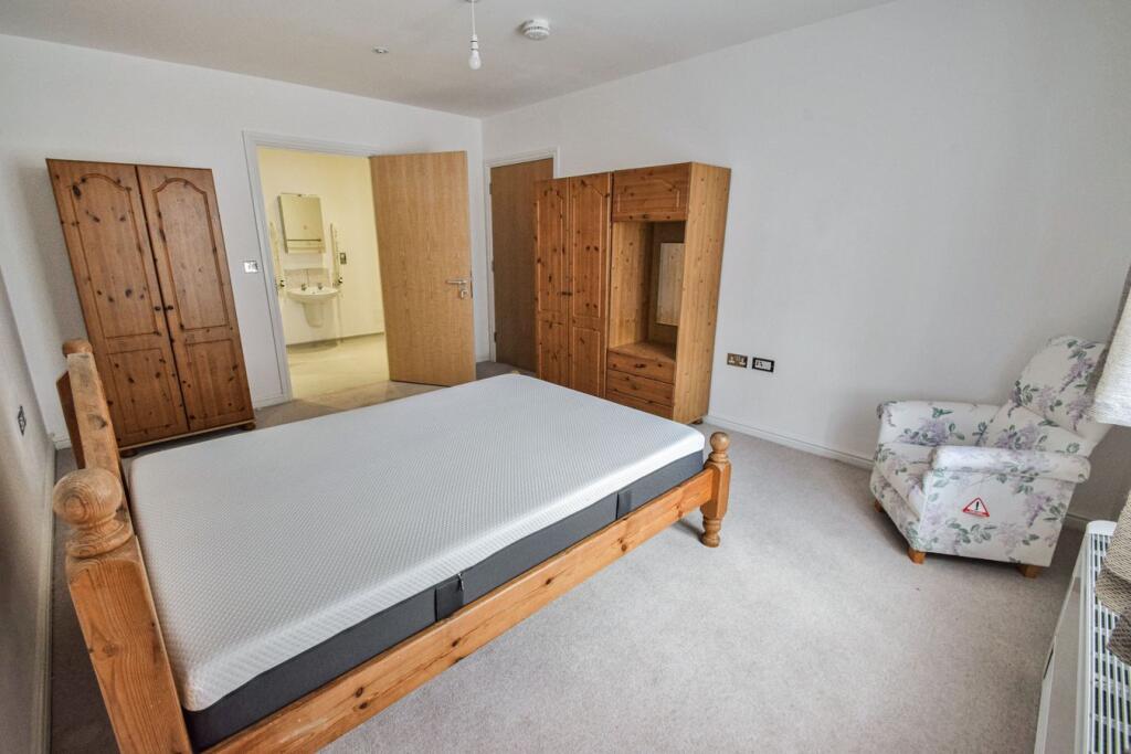 Apartment in Chatham, Medway - View 5