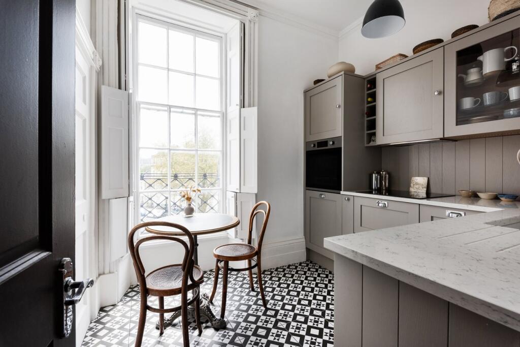 Apartment in Bath, Walcot - View 3