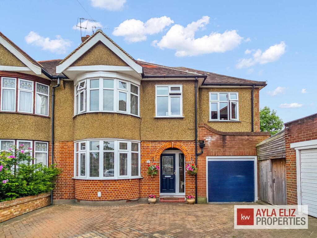 House in London, Edmonton - View 2