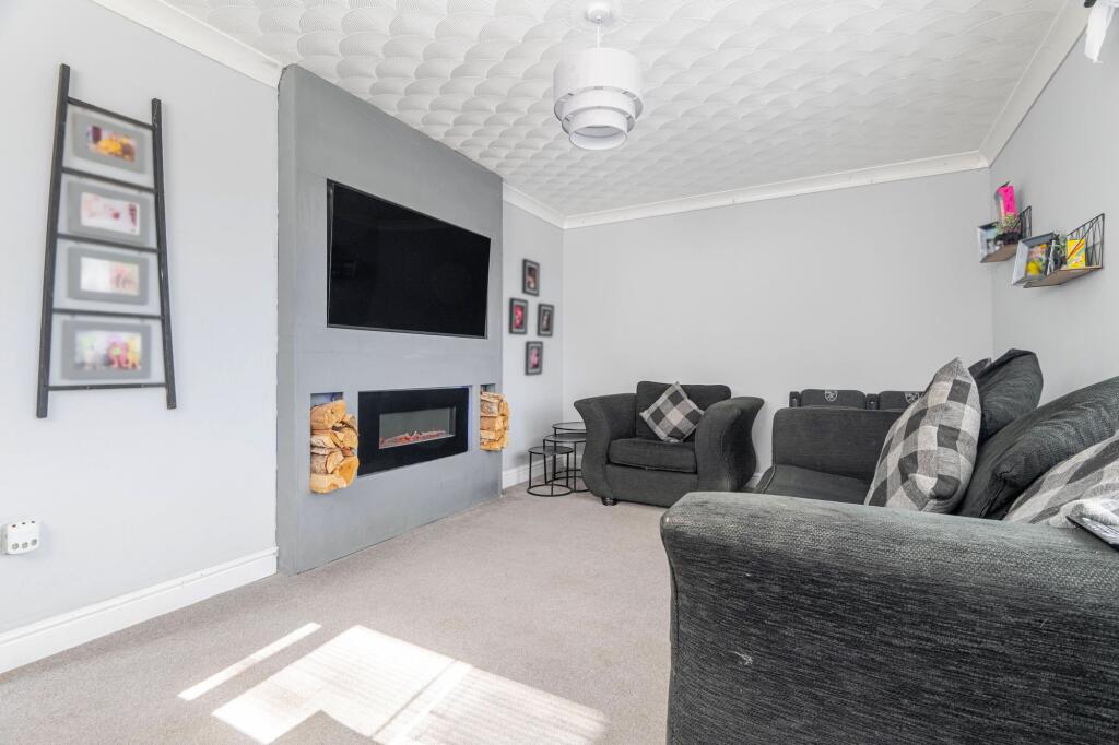 House in East Suffolk, Oulton Broad - More