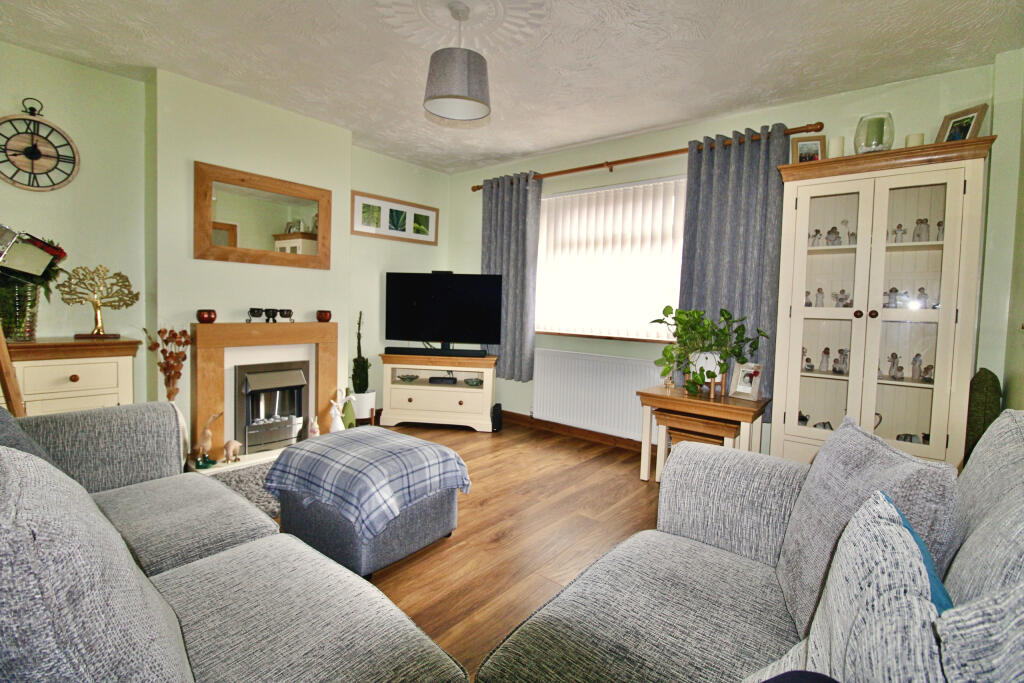 Wessex Close, Melksham, Wiltshire photo 3