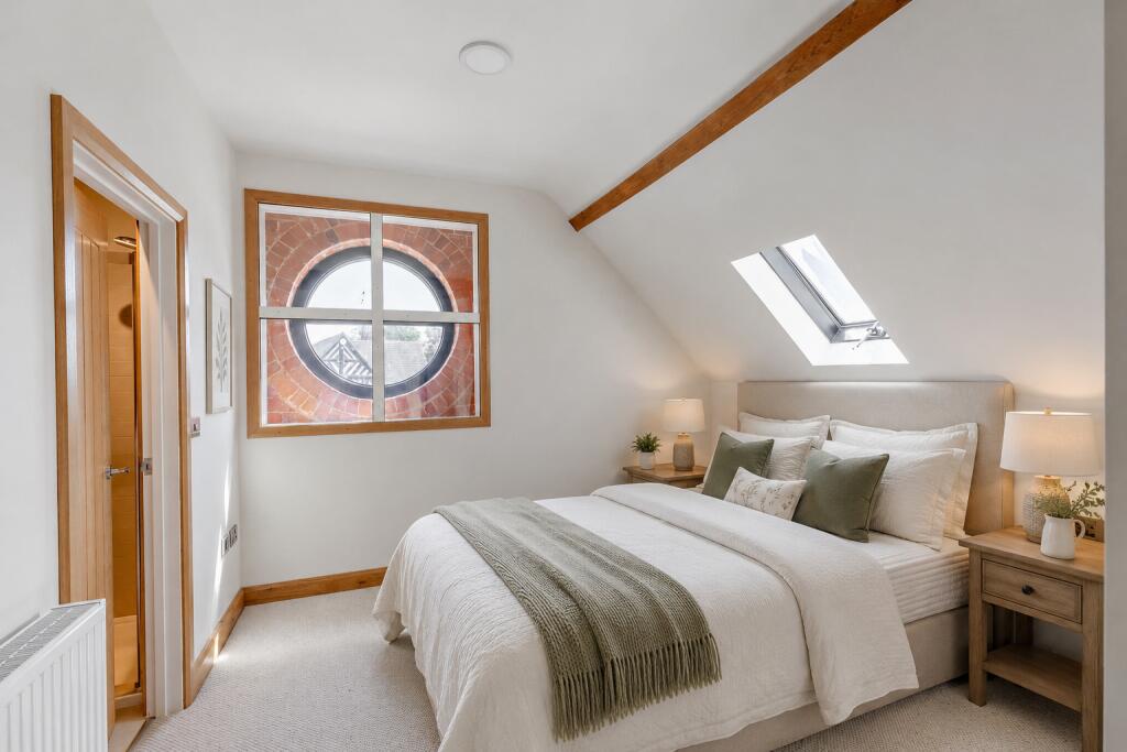 House in Westbury, Vron Gate - More