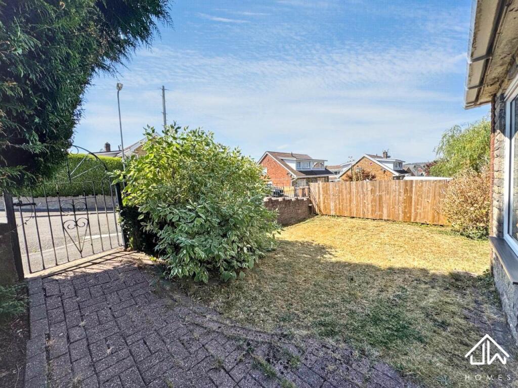 House in Crumlin, Croespen-maen - View 2