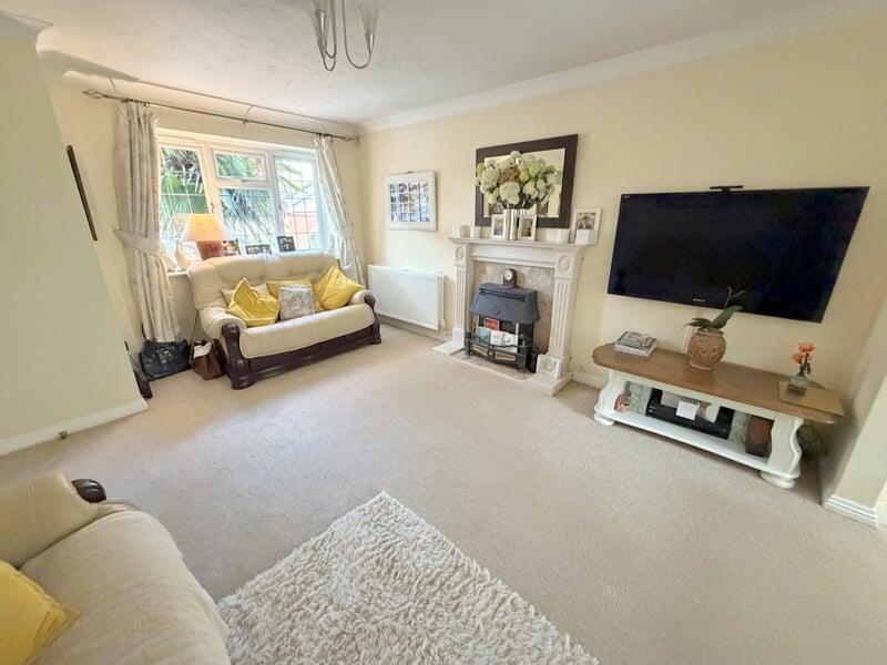 Martingale Close, Upton, Poole, BH16 photo 4