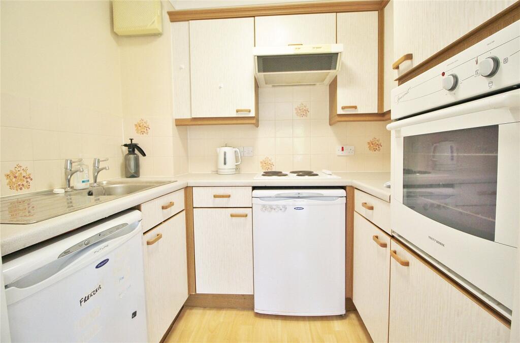 Apartment in Worthing, West Sussex - View 3