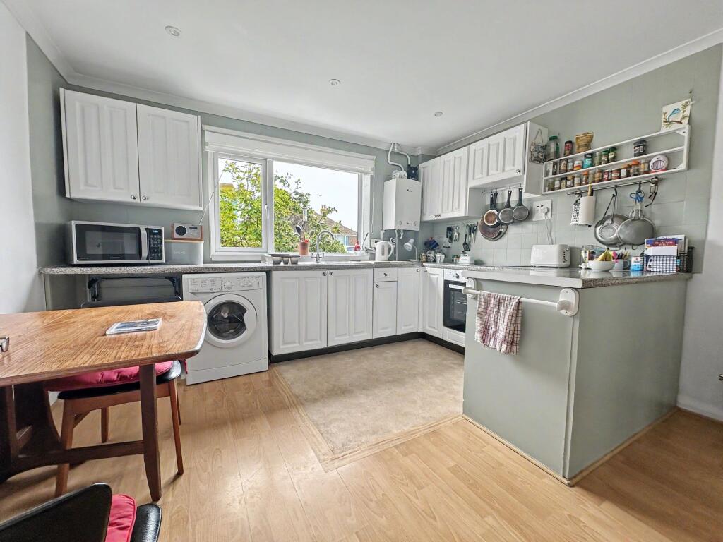 Mayfield Avenue, Peacehaven, BN10 8RE photo 4