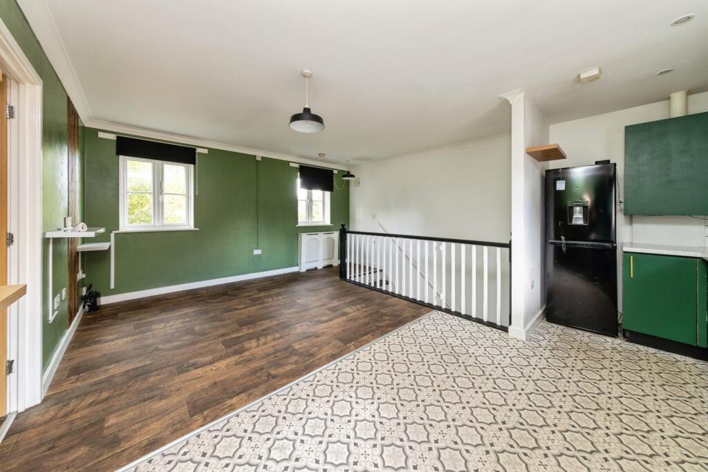 Apartment in Tonbridge and Malling, Kent - View 5