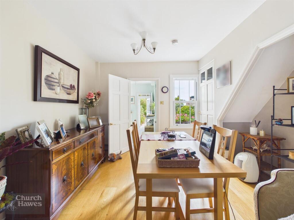 House in Maldon - More