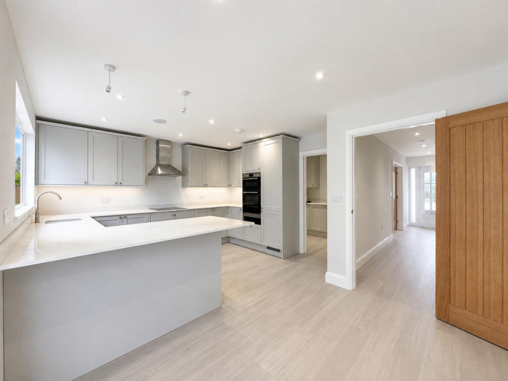 House in Rochford, Hullbridge - View 5