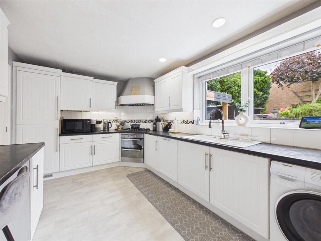 Kirkstead Close, Oakwood, Derby photo 3