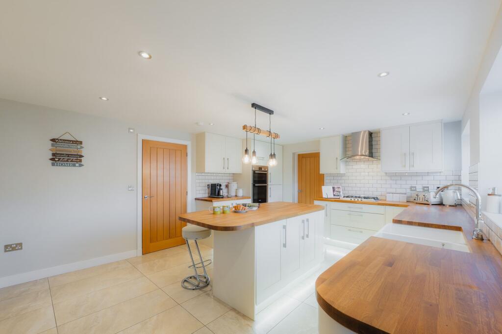 5 Dunham Hall Mews, Dunham On The Hill, WA6 0LU photo 3