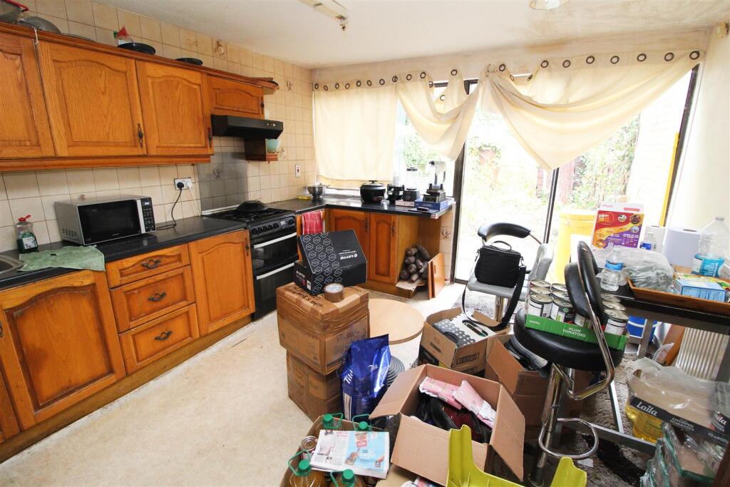 Fishermead Boulevard, Fishermead, Milton Keynes photo 3