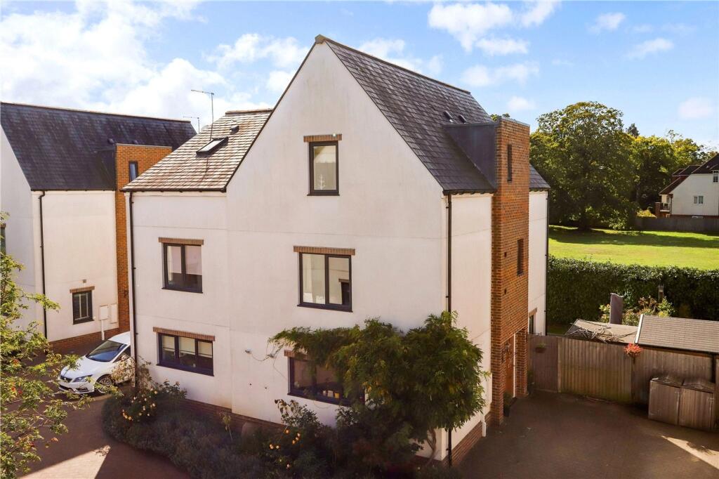 4-bed house on 10, Langham Court, Farnham, GU9, £725,000