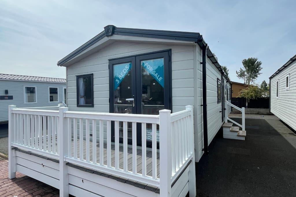 3-bed caravan on Gwespyr, Flintshire, CH8 9JS, £65,000