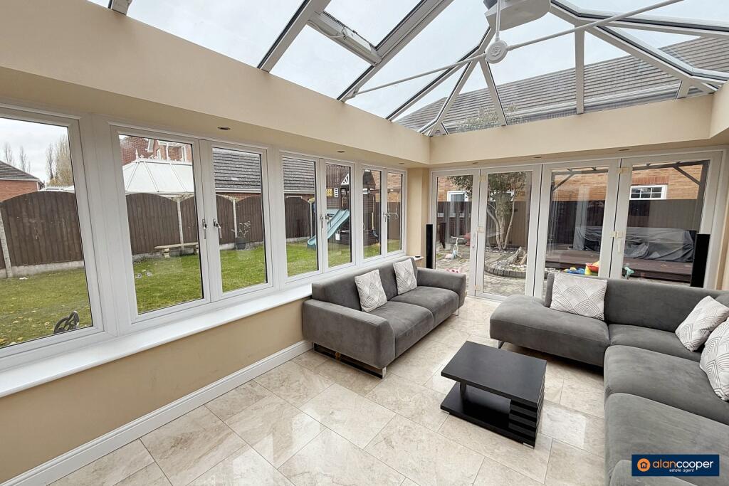 Northbourne Drive, Maple Park, Nuneaton, CV11 4GA photo 2
