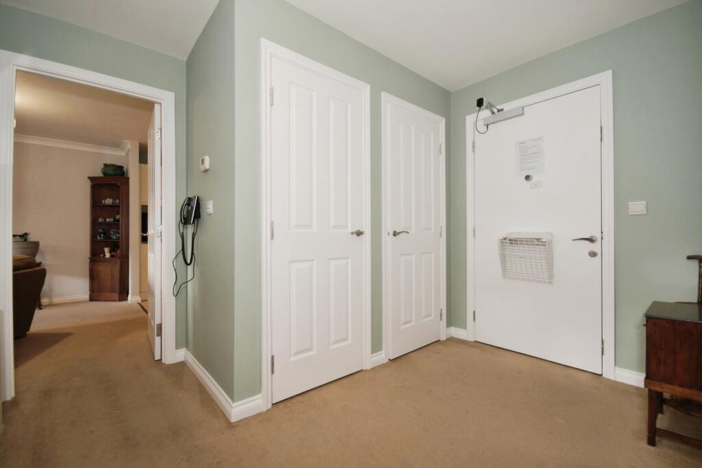 Brown Edge Road, BUXTON, Derbyshire, SK17 photo 3