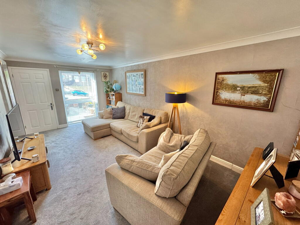 4 Drakes Close, Derriford, Plymouth photo 4