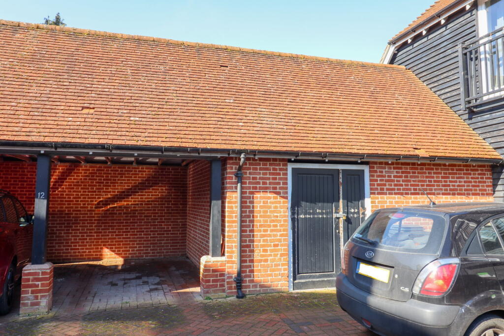 Hankins Court, Jacklyns Lane, Alresford, Hampshire, SO24 9FD photo 4