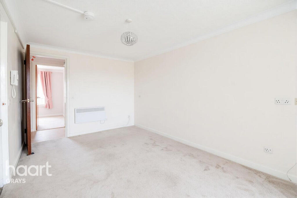 Apartment in Grays, Little Thurrock - View 5