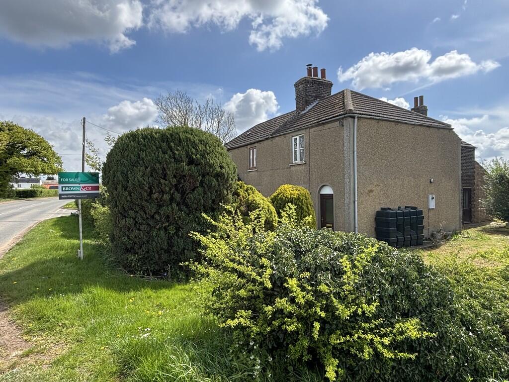 2-bed semi-detached on Lynn Road, Terrington St. Clement, £150,000