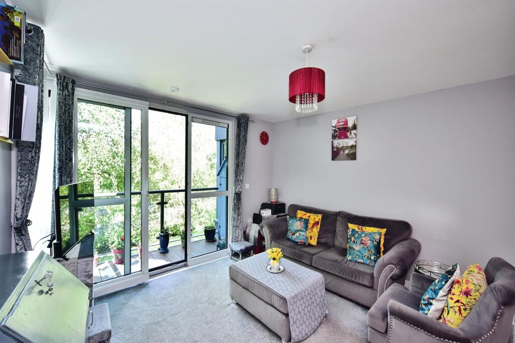 Apartment in Maidstone, Kent - View 3