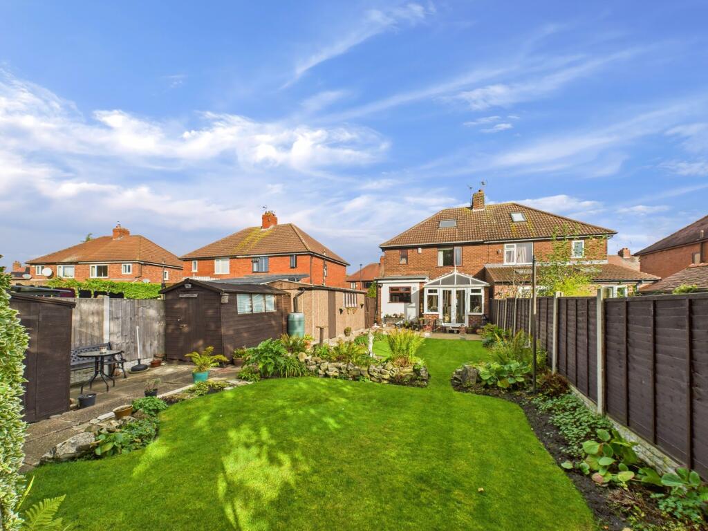 3-bed semi-detached on West Park, Selby, YO8, £280,000