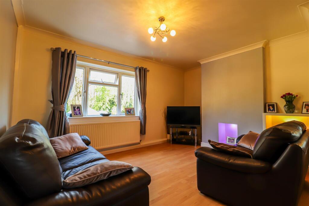 House in Wakefield, Stand Bridge, Pledwick - View 4