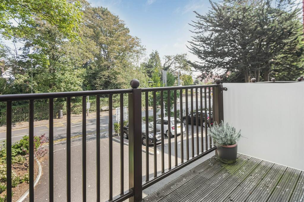Beechwood Grove, Albert Road, Caversham Heights, Reading - View 2