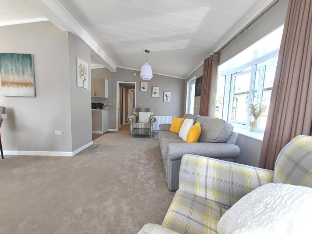 House in Newell Green, Warfield - View 4