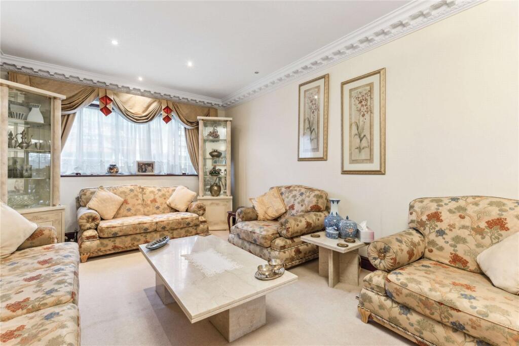House in London, Park Royal - View 5