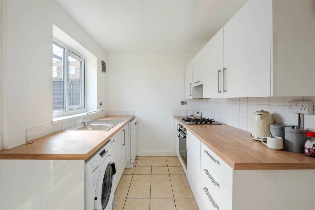 Calder Vale, Bletchley, Bucks, MK3 photo 4