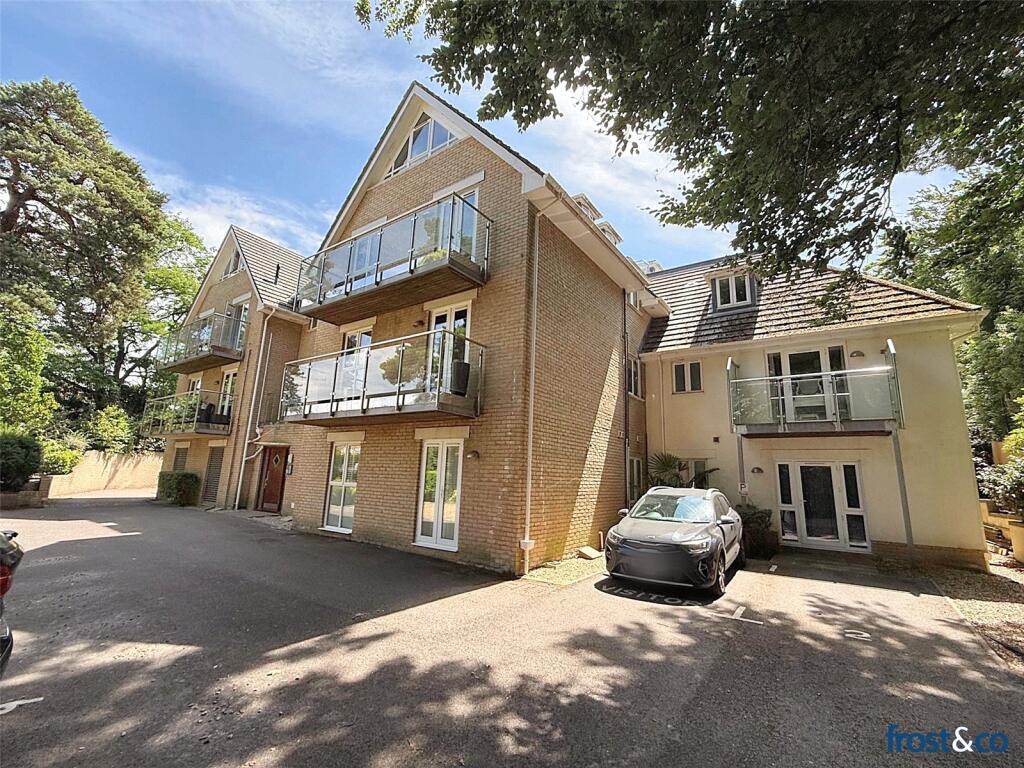 2-bed flat on Bournemouth Road, Lower Parkstone, Poole, Dorset, BH14, £240,000