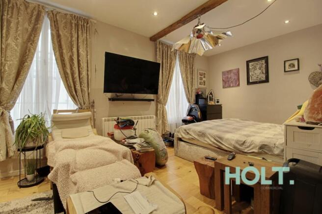 bedroom1.jpg