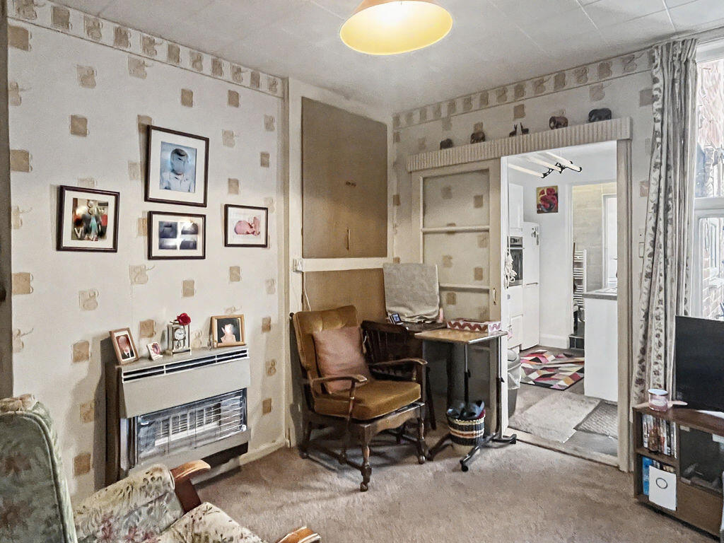 House in High Wycombe, Sands - More