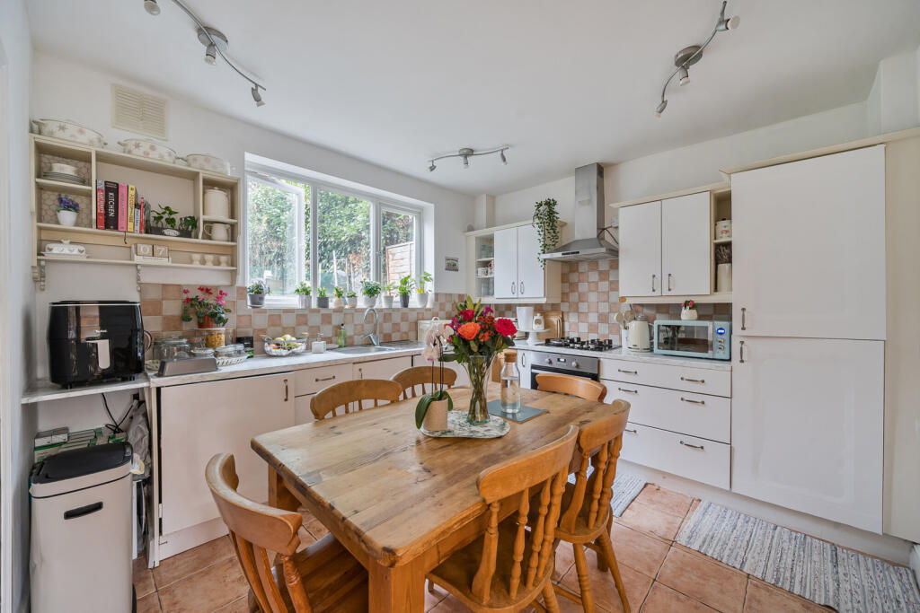 Bloomhall Road, London photo 2