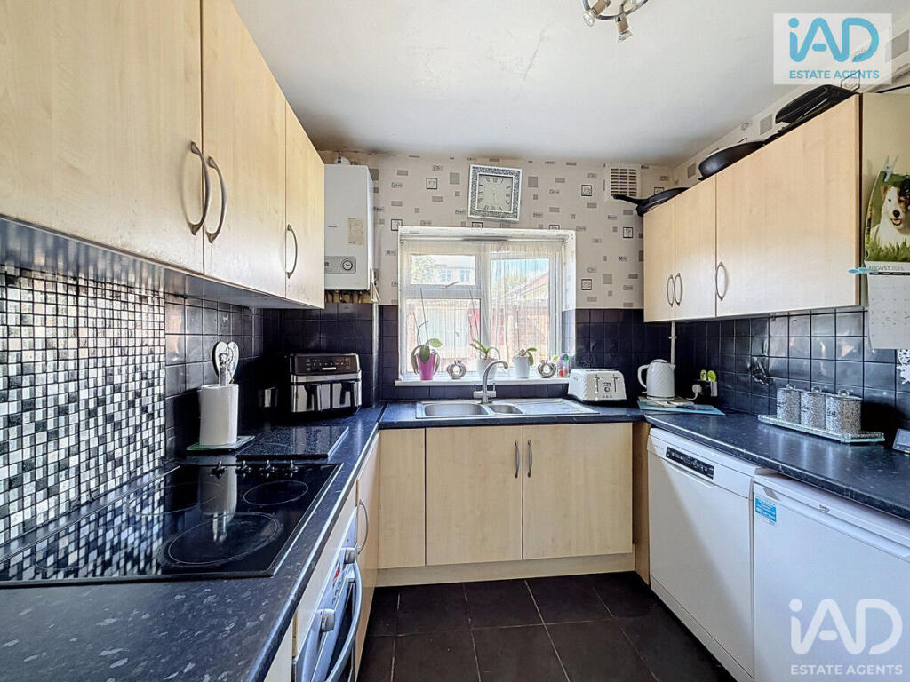 Apartment in Harlow, The Stow - View 3
