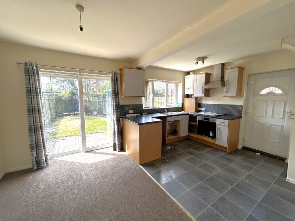 Whitehall Avenue, Mirfield, WF14 0AQ photo 4
