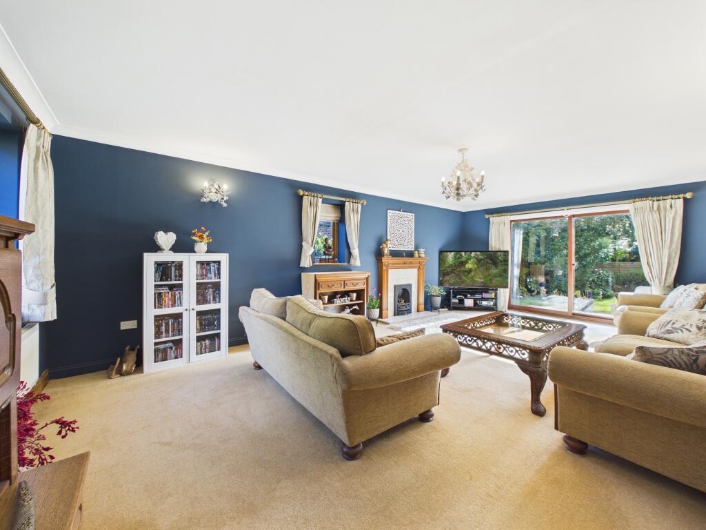 218, Warwick Avenue, Littleover photo 3