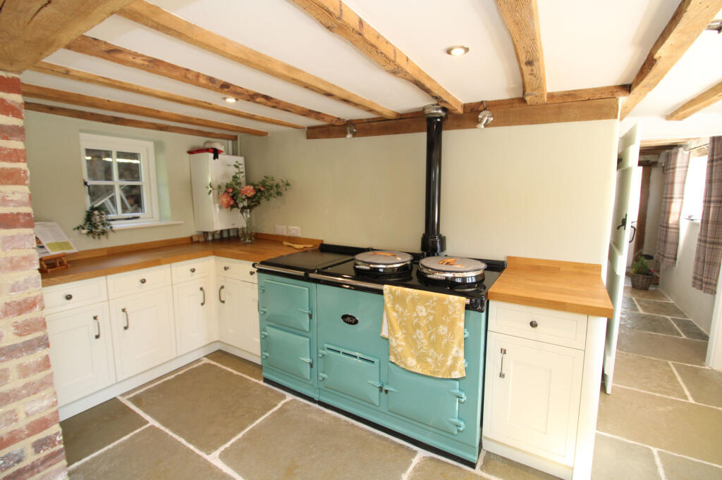 Kingsclere Road, Overton, Hampshire photo 5