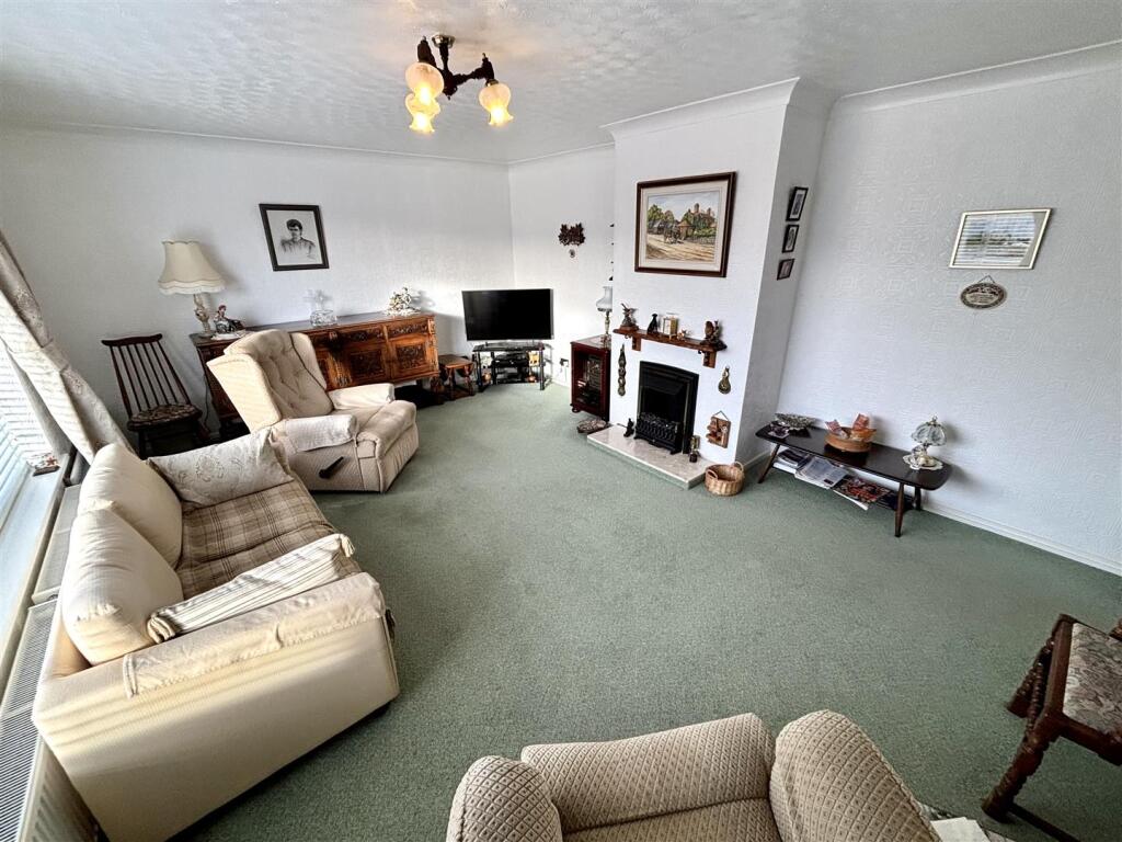 33, Winchester Drive photo 4