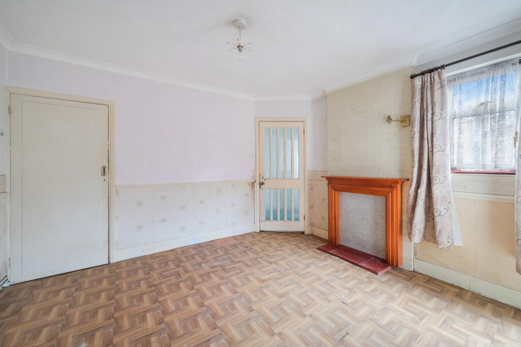Hook Road,Epsom,KT19 8TR photo 4