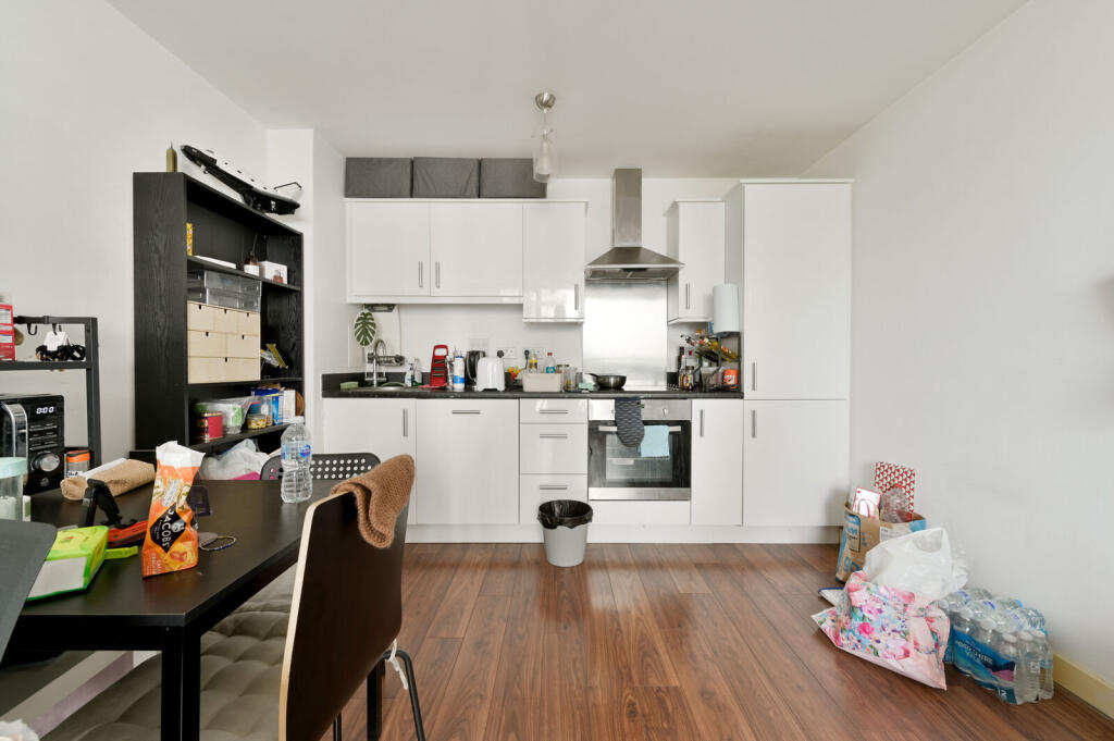 Apartment in Twickenham - View 4