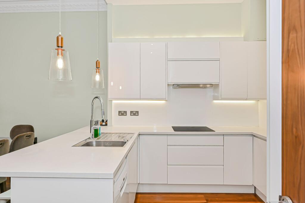 Apartment in London - View 5