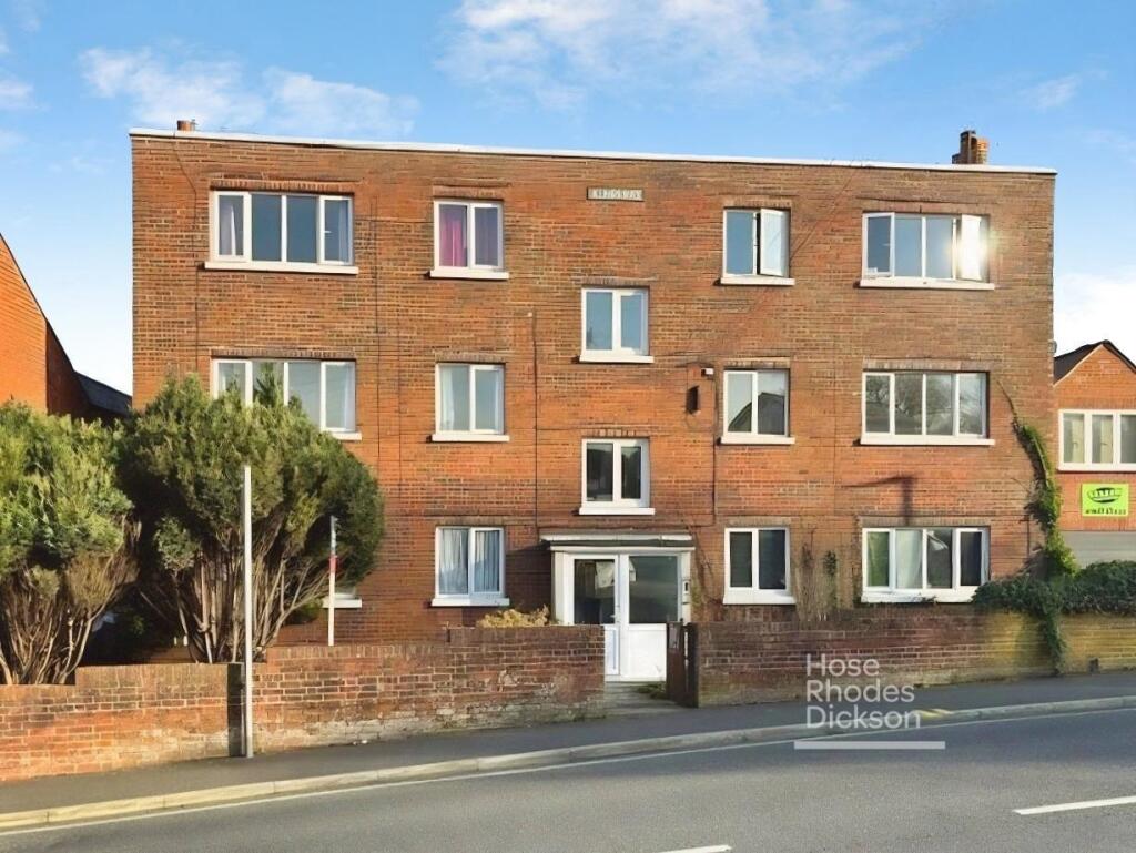 2-bed flat on Park Road, Cowes, Isle of Wight, £155,000