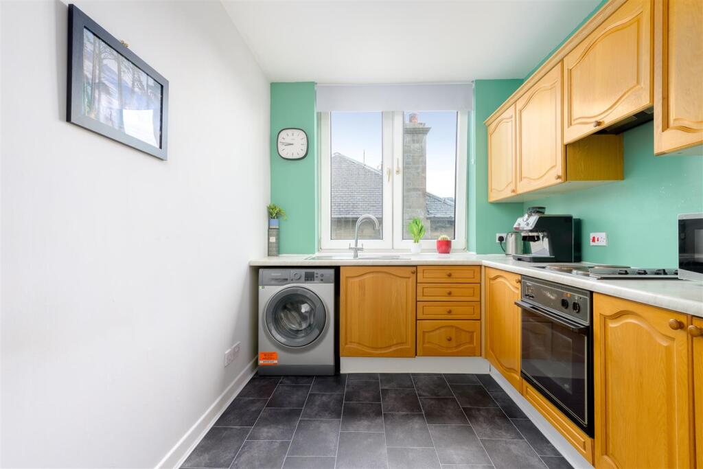Apartment in Perth, Fairfield - View 5