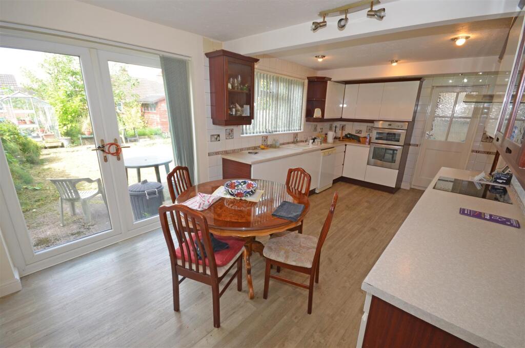 Queensway, Dukinfield photo 3
