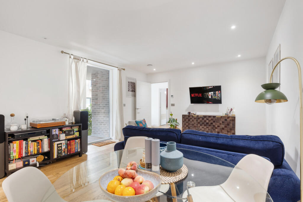 Upper Tooting Road, London, SW17 photo 4