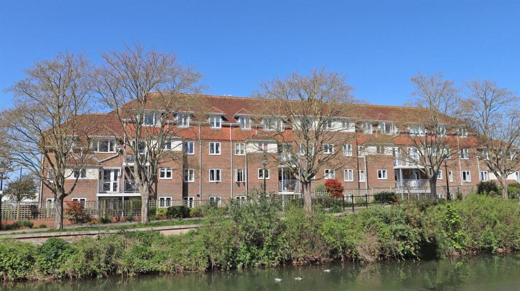 Main image of property: DELLERS COURT - GROUND FLOOR RETIREMENT APARTMENT